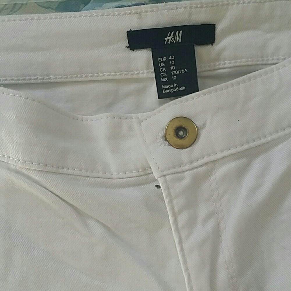 Shorts - Picture 3 of 3